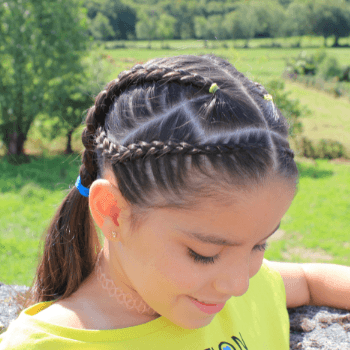 Peinado infantil con trenzas preparado para el colegio