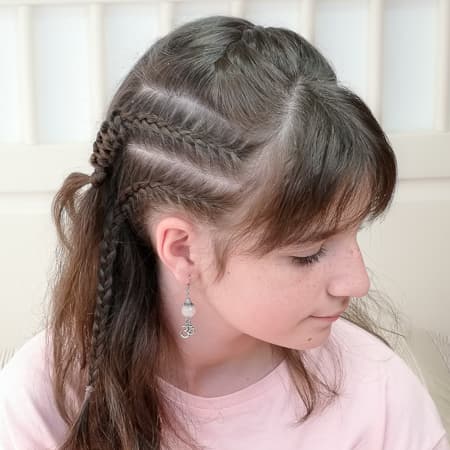 Peinado de inspiración vikinga con trenzas laterales