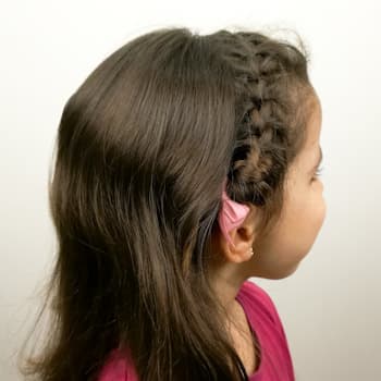 Trenza espiga terminada en moño lateral
