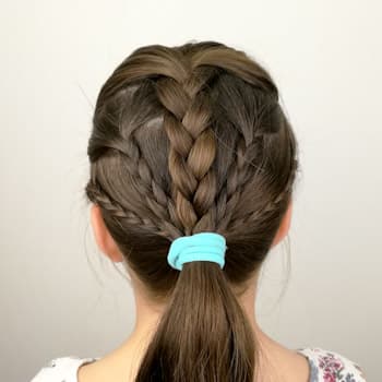 Peinado alocado con muchas trenzas