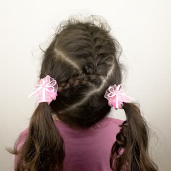 Trenza de raíz con dos coletas, sencillo y resultón