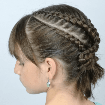 Peinado con trenzas pegadas en poco tiempo