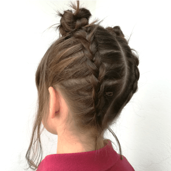 Doble trenza de abajo a arriba con moños altos estilo kawaii