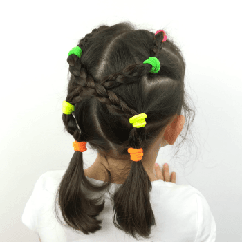 Trenzas simples con mucho colorido, ideal para pelo fino
