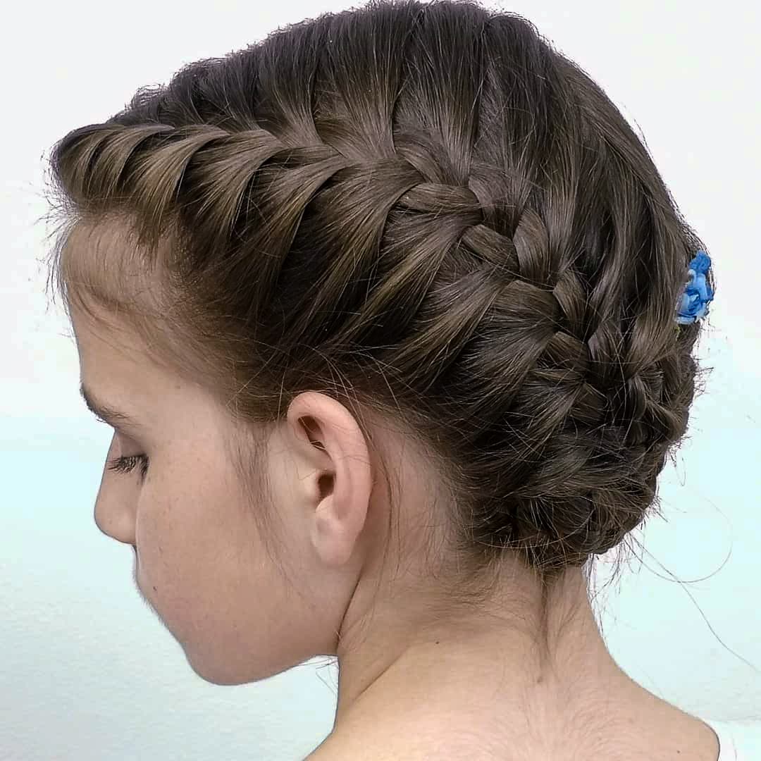 Recogido sencillo y elegante con trenza francesa