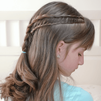 Peinado de la Edad Media con trenza francesa de encaje