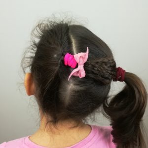 coleta lateral con nido de trenzas